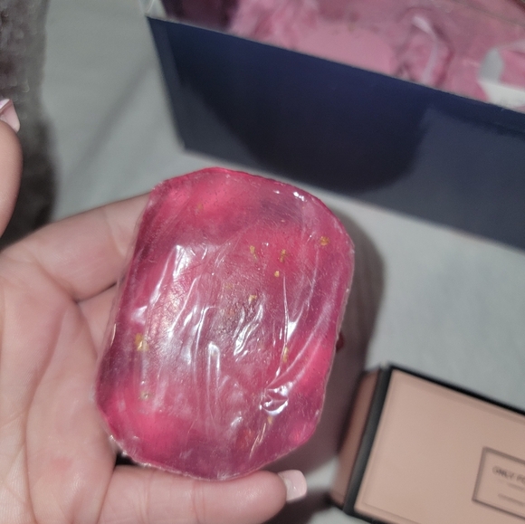 Best Wishes 'Not A Day Over Fablous' Pink and Rose Gold Bath Gift Set - Picture 8 of 12